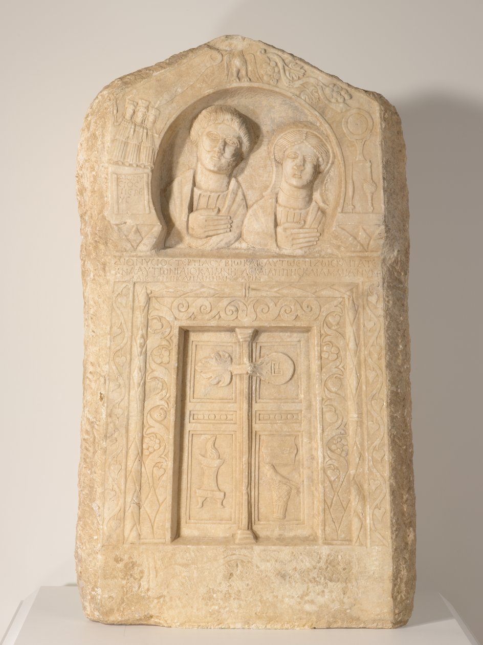 Funeraire stèle van de priester Dionysios en zijn vrouw, Tertia, ca. 240-260 door Roman