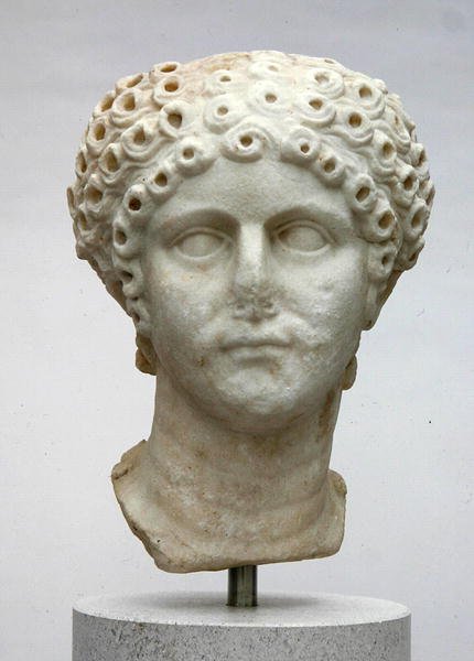 Hoofd van een vrouw, mogelijk Agrippina Minor, c.50 AD door Roman