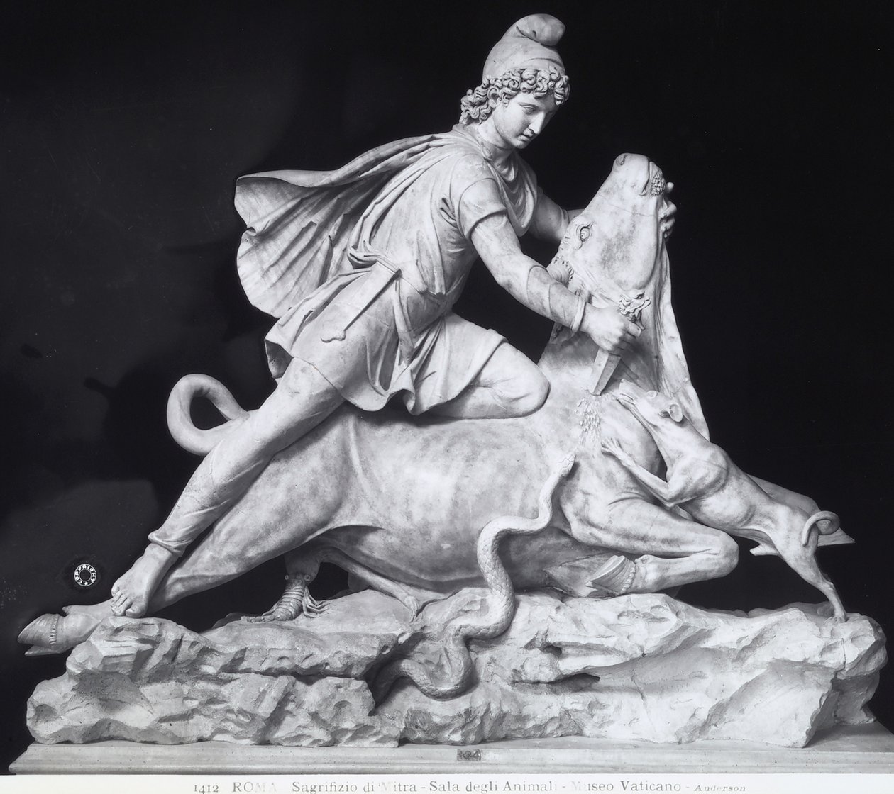 Mithras doodt de stier, de representatie van de Mithraïsche cultus door Roman