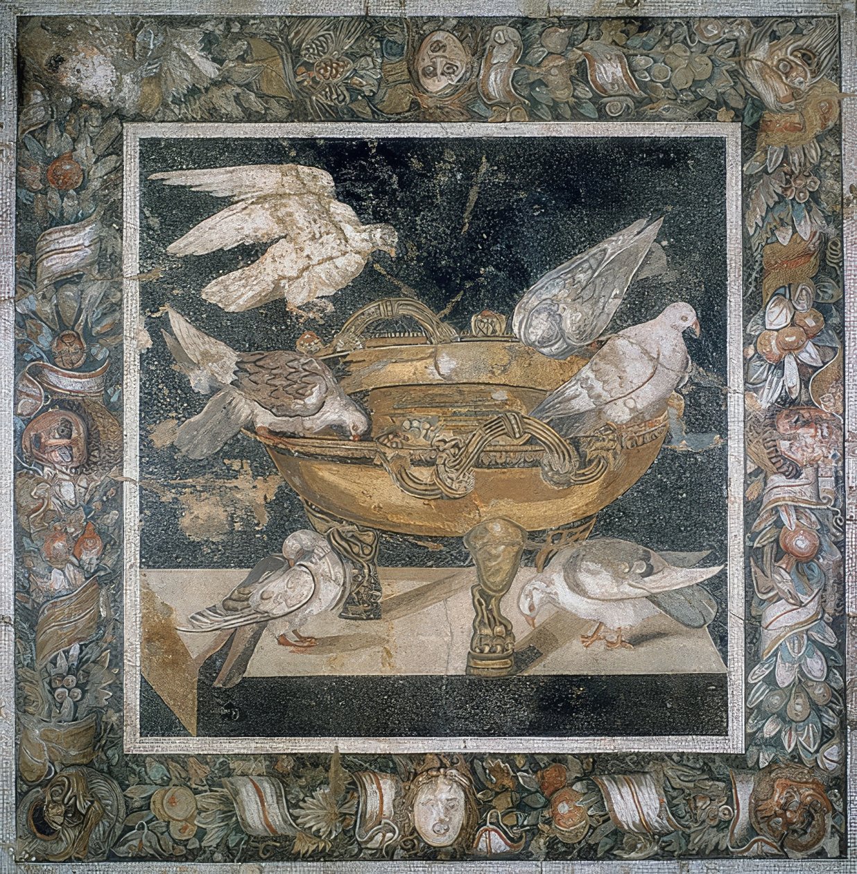 Mozaïek uit Pompeii met een groep duiven op de rand van een labrum door Roman