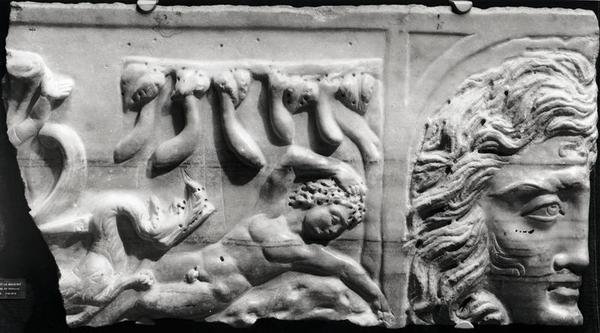 Reliëf dat Jona en de Walvis afbeeldt, uit de catacombe van St. Priscilla, Rome door Roman