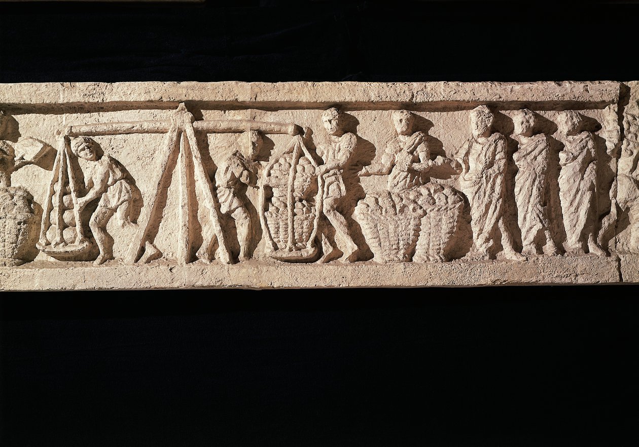 Reliëf dat het stapelen van broden in manden en het wegen ervan uitbeeldt, uit het graf van Euryaces de Bakker, Porta Maggiore, Rome (ca. 50-20 v.Chr.) door Roman