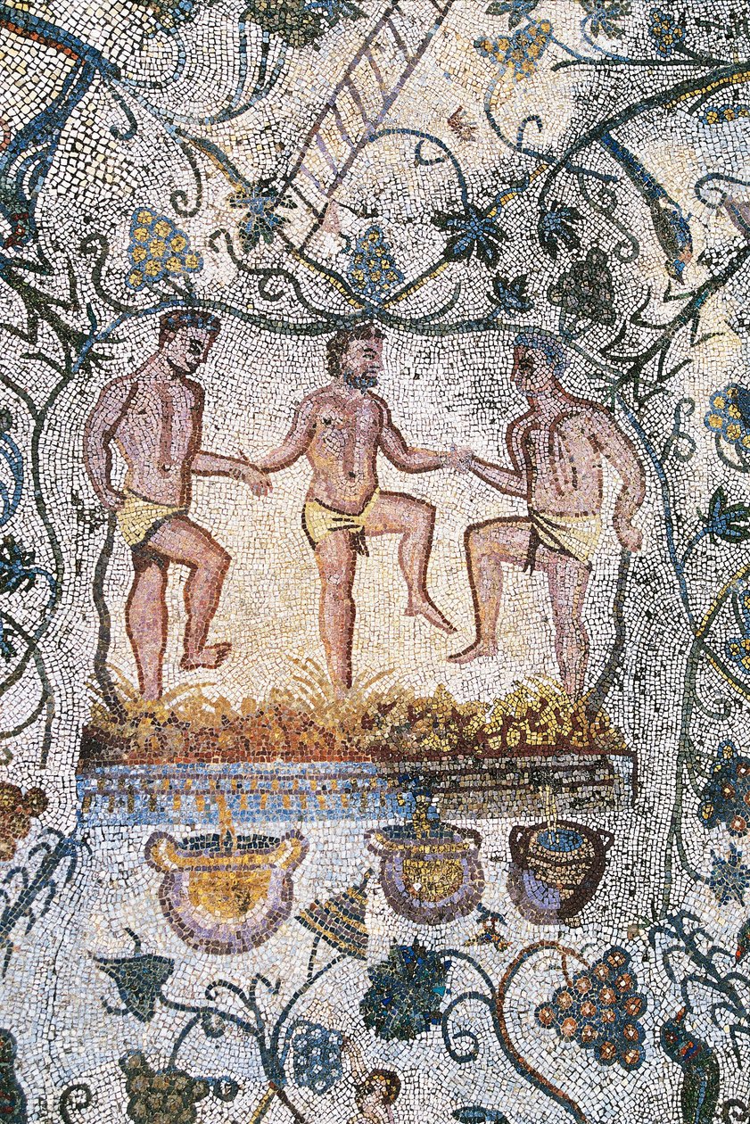 Romeinse kunst: Oogstmozaïek. Detail van drie mannen die druiven pletten om most te verkrijgen. Romeins huis van het amfitheater. 3e eeuw na Chr. Merida Spanje - Romeinse kunst: Mozaïek van de druivenoogst. Wijnpersen. Detail van drie mannen die druiven pl door Roman