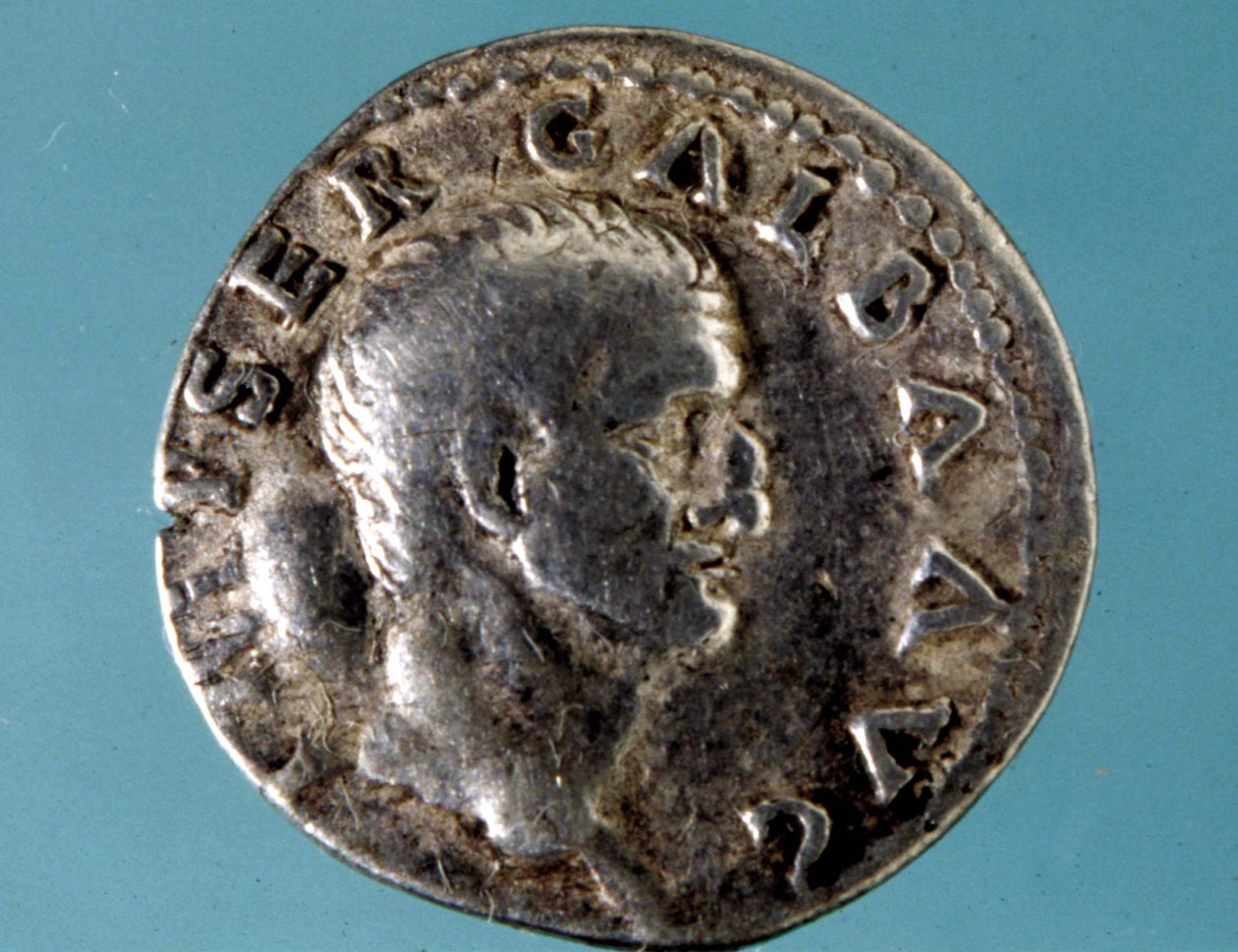 Zilveren munt met de beeltenis van de Romeinse keizer Galba (5 v.Chr. - 69 n.Chr.). Collectie van het medagliere van Milaan. door Roman