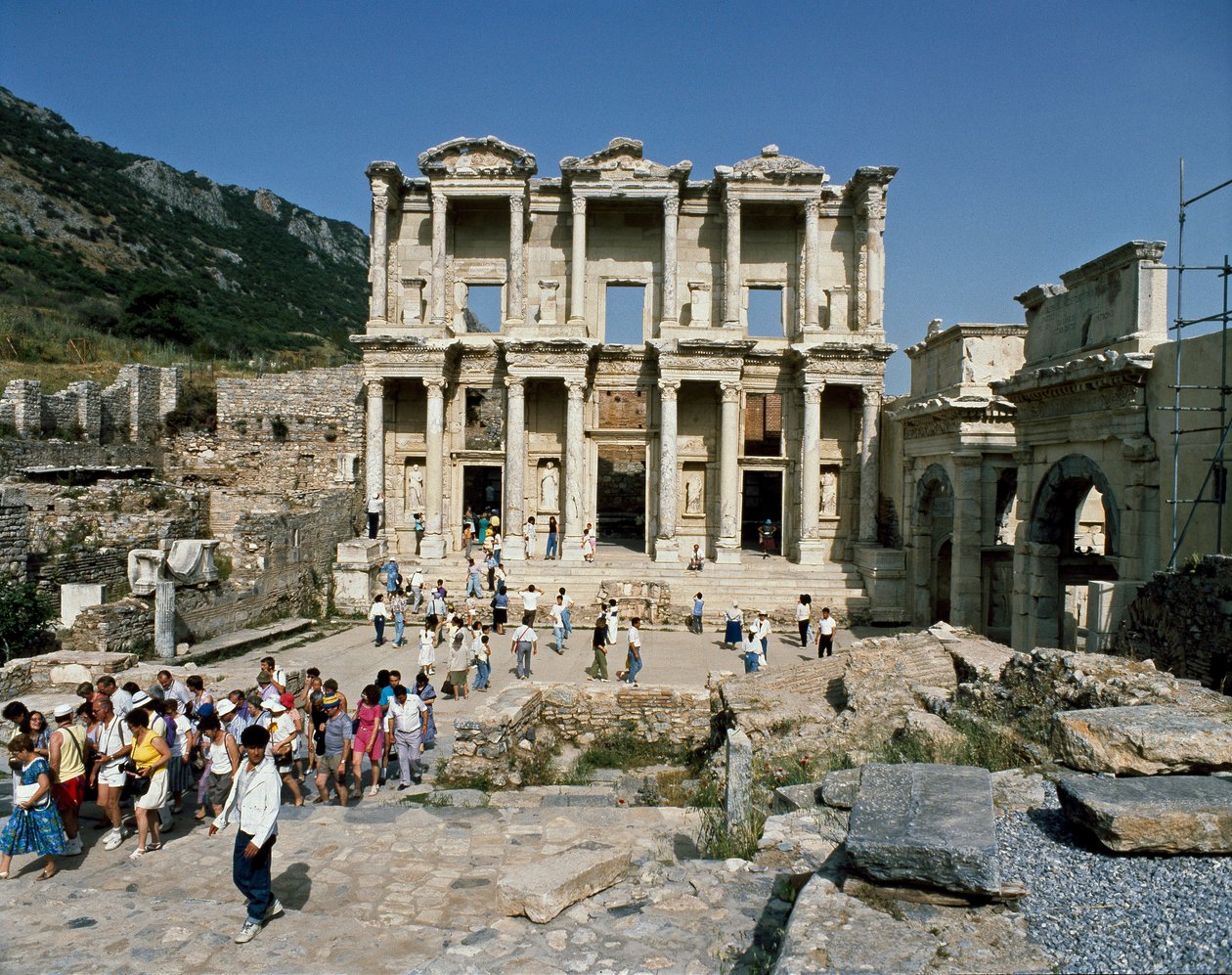 Uitzicht op de Celsus-bibliotheek, gebouwd in 117 (detail) door Roman