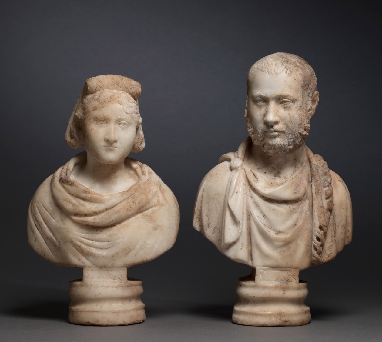 Portretbuste van een aristocratische vrouw en portretbuste van een aristocratische man door Roman Imperial Period