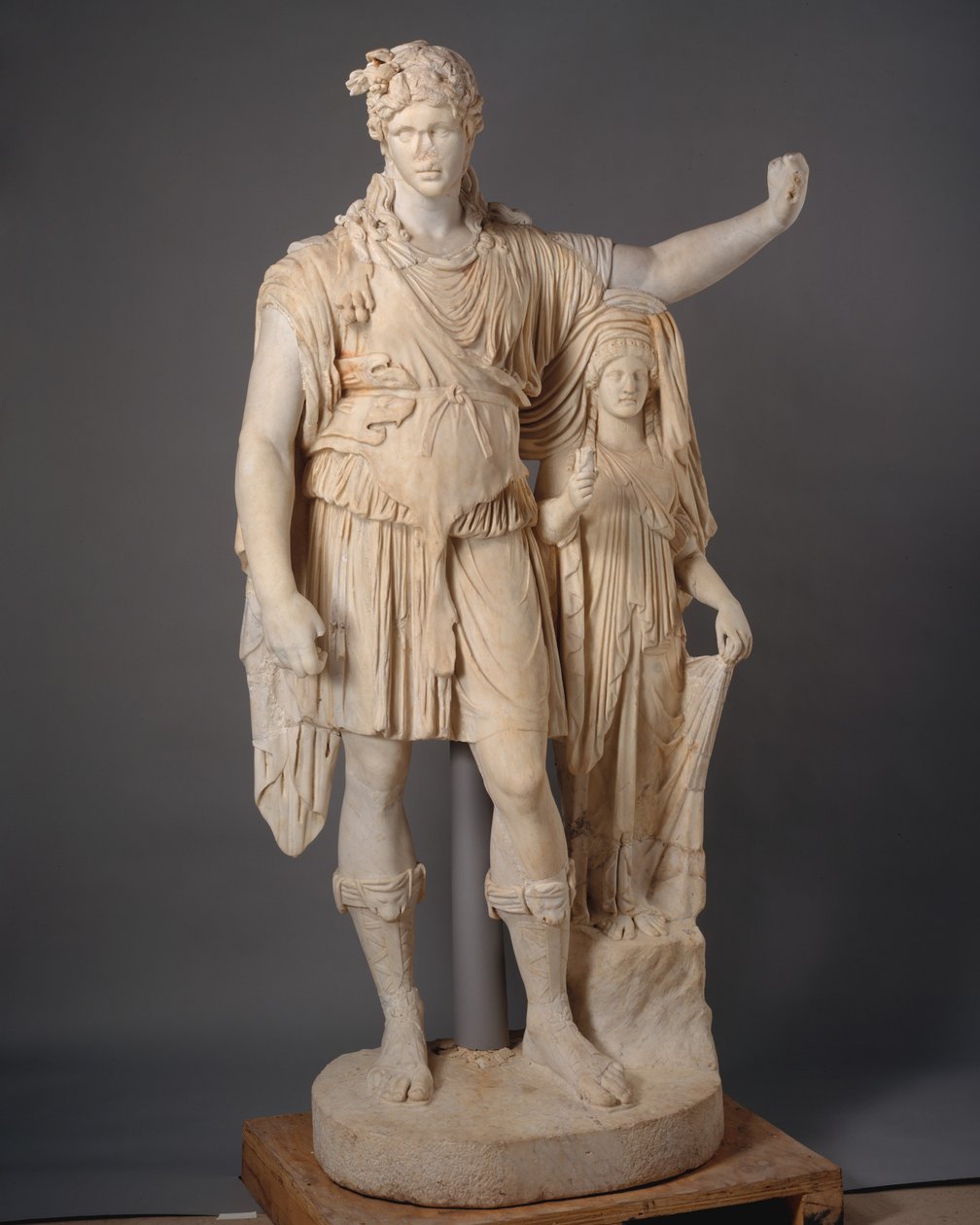 Standbeeld van Dionysos leunend op een vrouwelijke figuur ("Hope Dionysos"), 27 BC-68 AD (marmer) door Roman Imperial Period