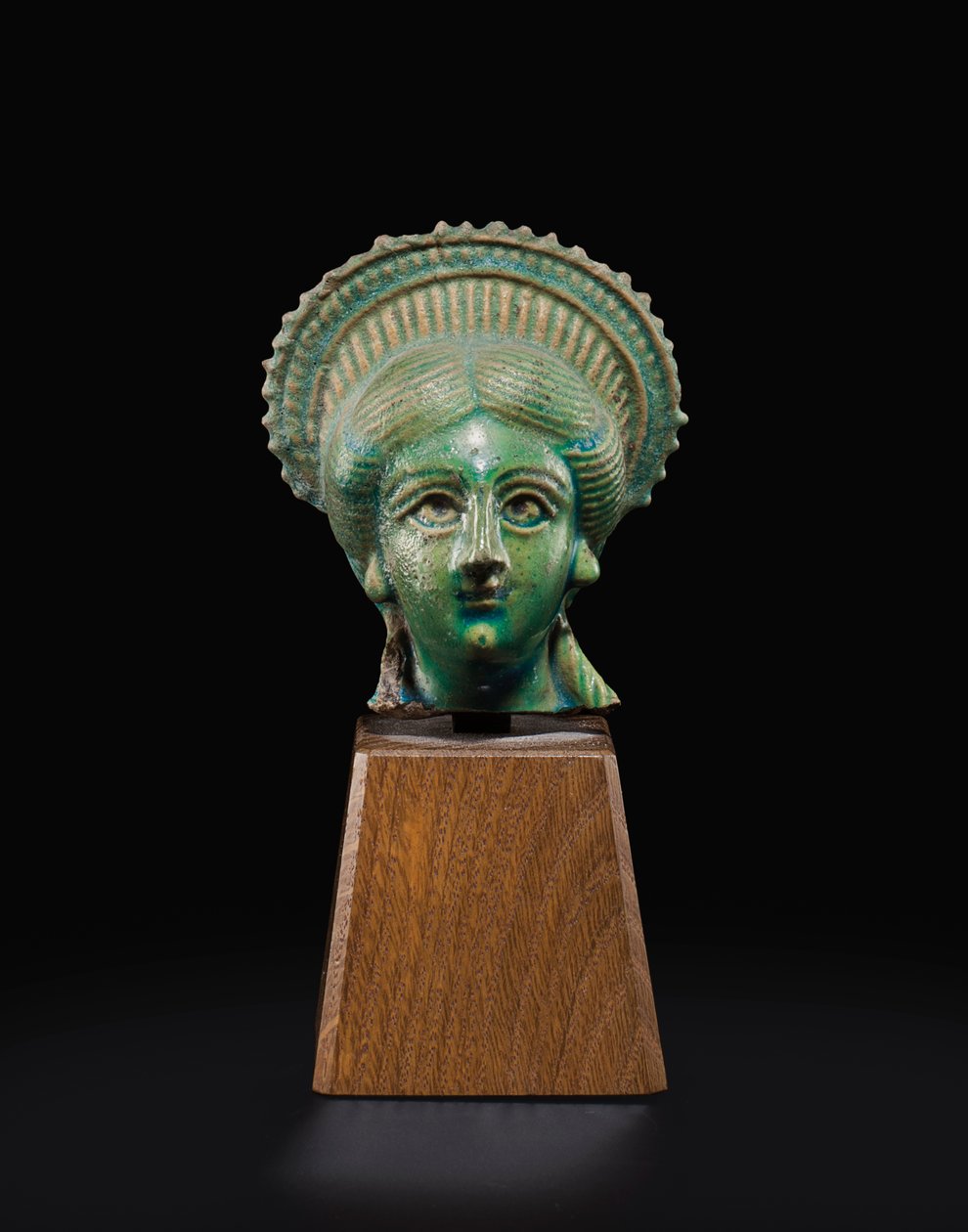 Hoofd van Isis-Aphrodite, c.1e - 2e eeuw n.Chr. door Roman Period Egyptian