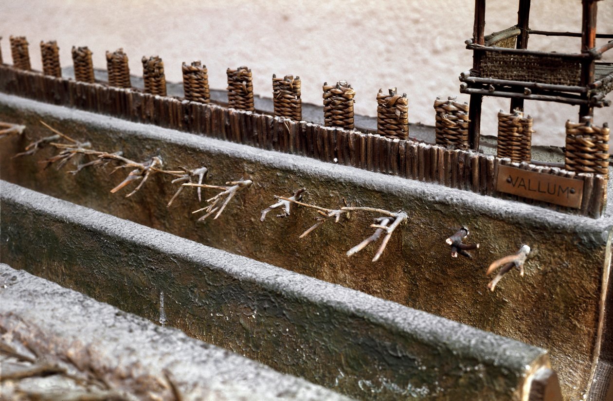 Model dat het beleg en de slag bij Alesia in september 52 v.Chr. door Julius Caesar weergeeft, die de nederlaag van Vercingetorix zag. Detail dat het verdedigingssysteem gebouwd door Caesar weergeeft. Rome, Museo della Civilta Romana door Roman Roman