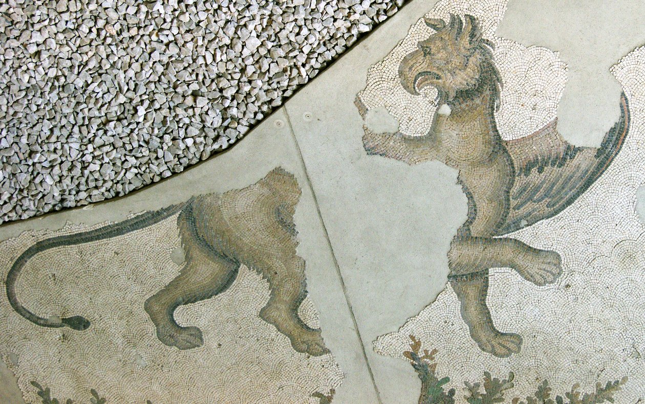 Mozaïek met een Leeuw Griffioen, Arasta Bazaar, Sultan Ahmet Moskee, Istanbul door Roman Roman