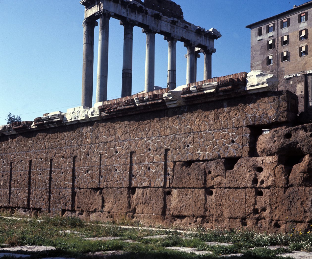 De Rostres van het Romeinse Forum. Rome door Roman Roman