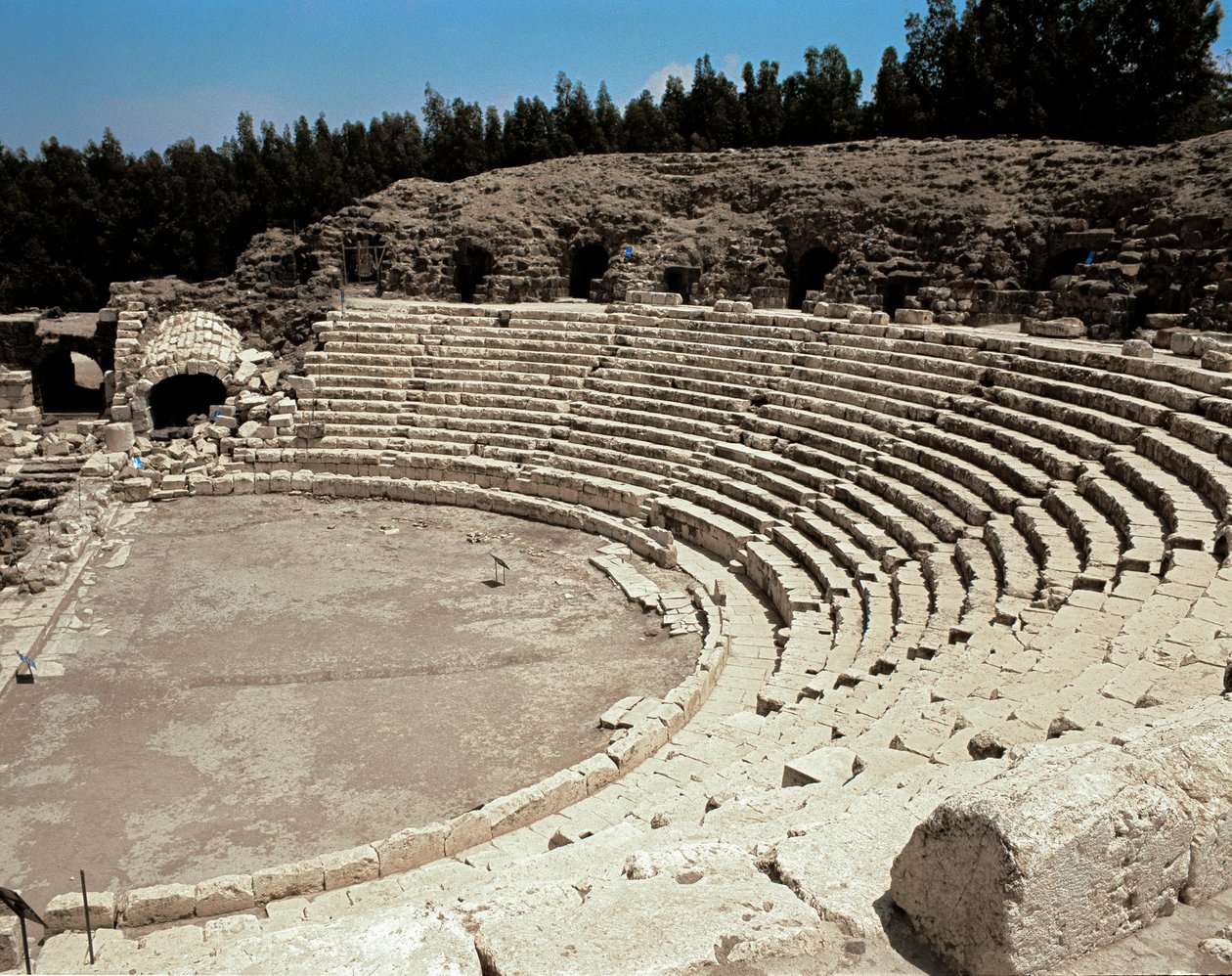 Uitzicht op het Romeinse theater van Scythopolis, 2e eeuw v.Chr.-4e eeuw n.Chr. door Roman Roman