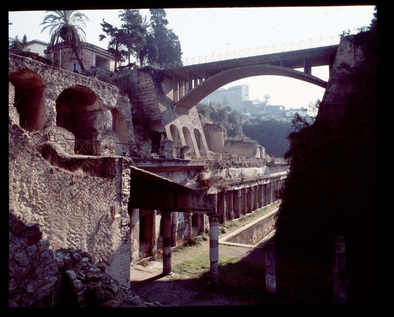 Uitzicht op de oostelijke zone van Herculaneum, 5e eeuw v.Chr.-1e eeuw n.Chr. door Roman Roman