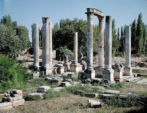 Uitzicht op de propyleeën of monumentale poort door Roman Roman