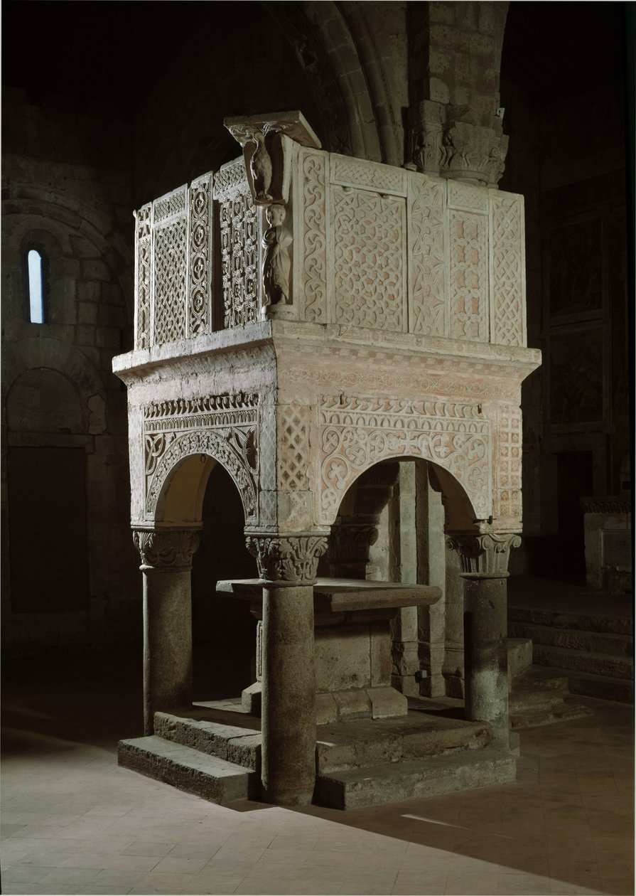 Romaans kunst: preekstoel van de kerk versierd met marmer en reliëfs, kerk van Santa Maria Maggiore (Tuscania, Italië) door Romanesque