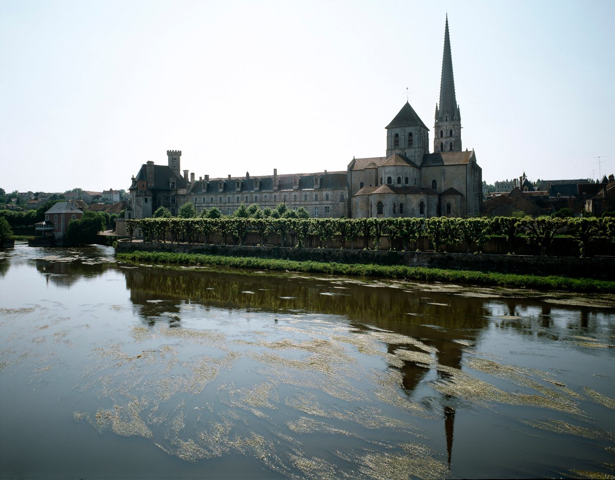 Romaans kunst: zicht op de abdij van Saint-Savin-sur-Gartempe (Saint Savin sur Gartempe), gesticht in de 11e eeuw. Saint Savin, Wenen door Romanesque