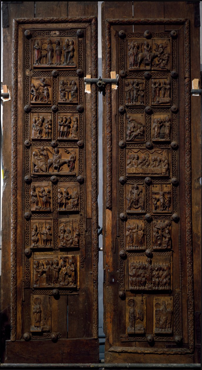 Romaans kunst: houten deur uit het midden van de 12e eeuw van de Kerk van St. Maria van het Kapitool in Keulen, Duitsland (Sankt Maria im Kapitol, Keulen) door Romanesque
