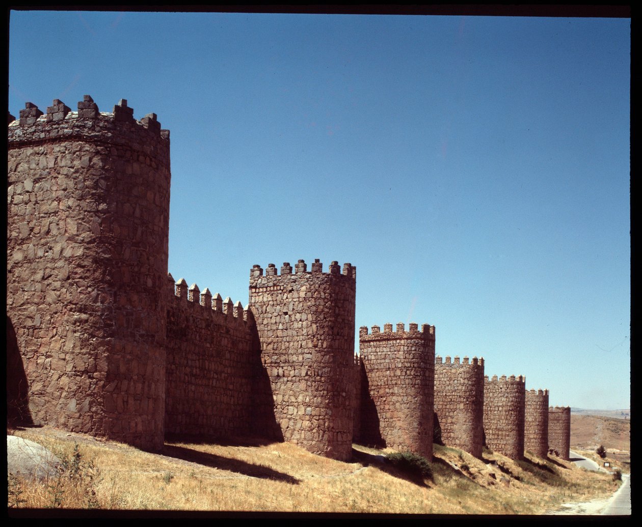 Uitzicht op de muren van Avila, Spanje door Romanesque