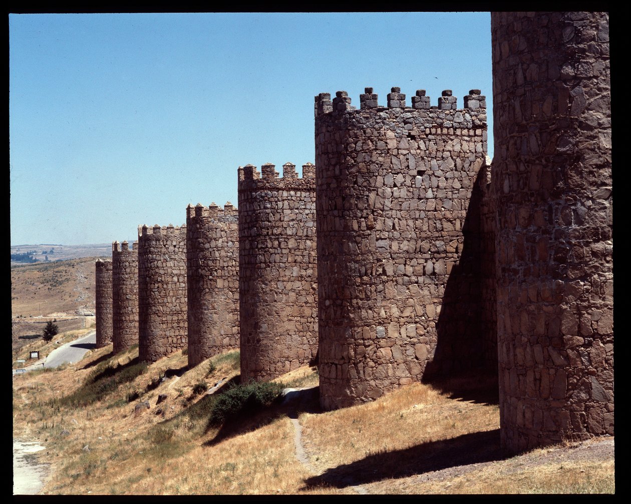 Uitzicht op de muren van Avila, Spanje door Romanesque