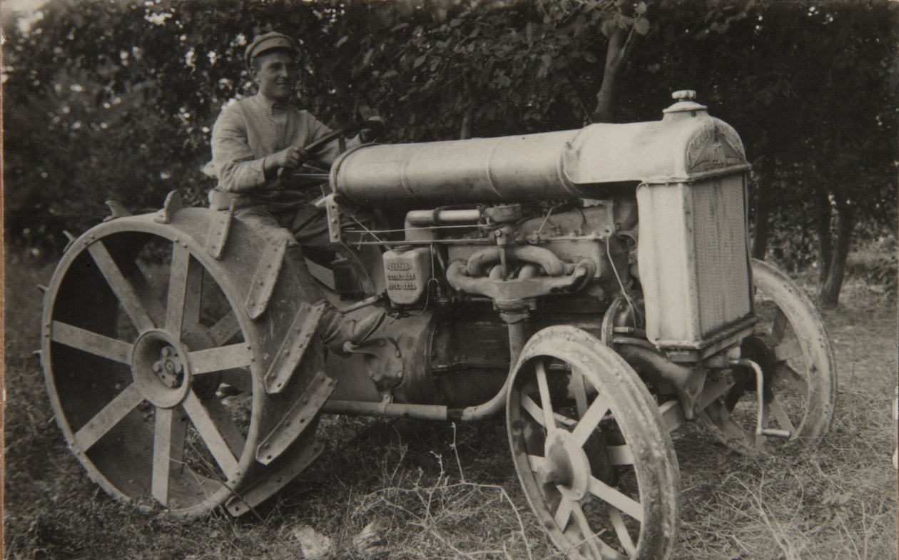 Eerste tractor door Russian Photographer