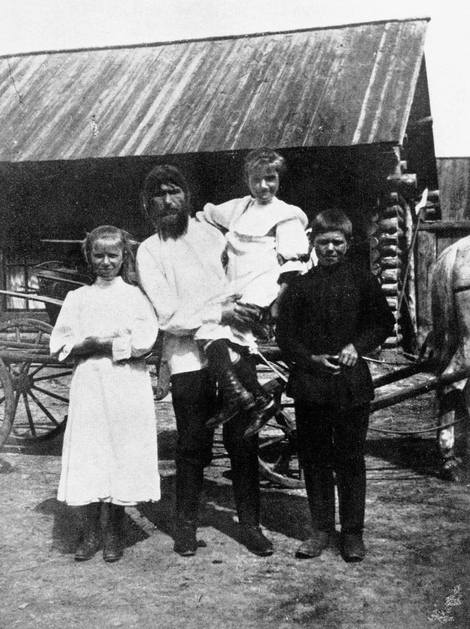 Raspoetin en zijn familie in Pokrovskoe door Russian Photographer