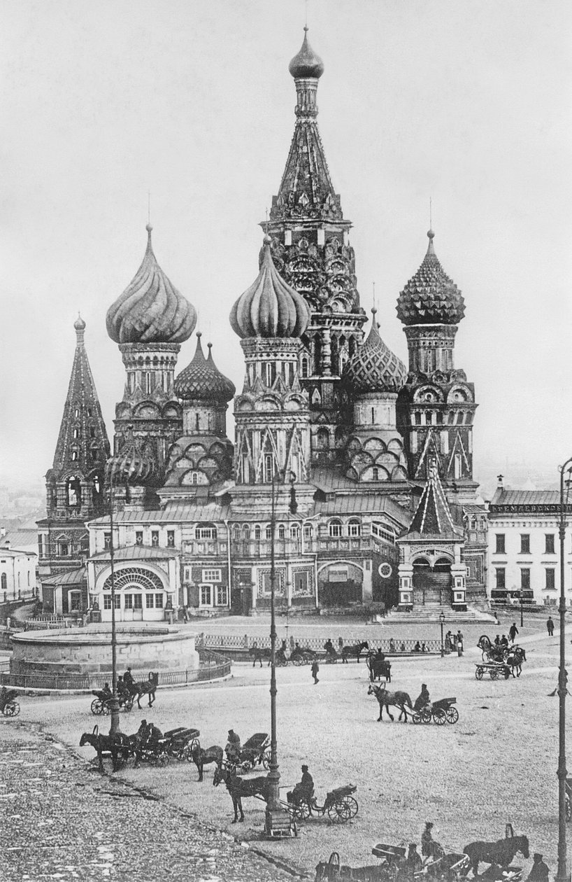 De kathedraal van Sint-Basilius de Gezegende op het Rode Plein in Moskou door Russian Photographer