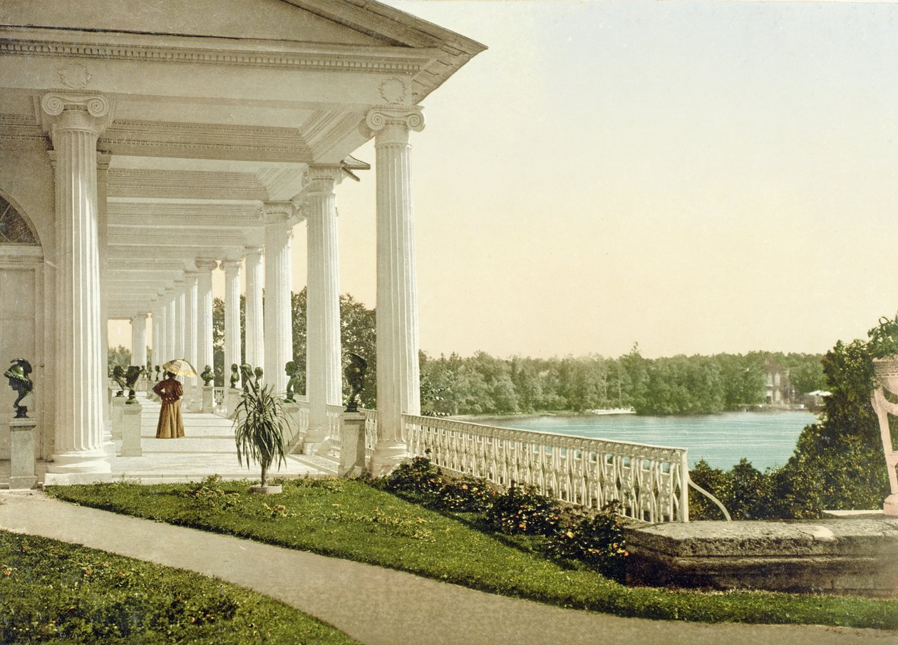 Vintage ansichtkaart van het terras in Tsarskoye Selo, 1890s door Russian Photographer