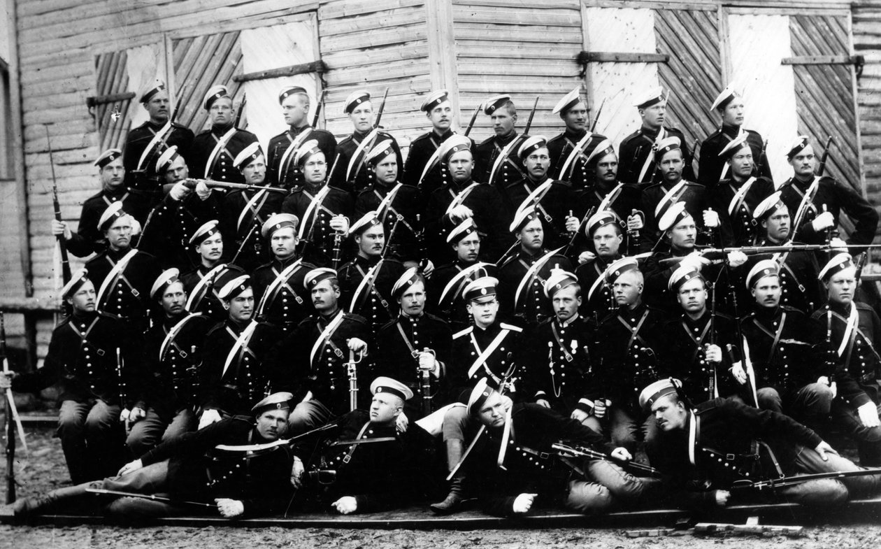 Rekruten van de Household Cavalry Unit, met hun kornet, Graaf A.A. Ignatiev door Russian Photographer