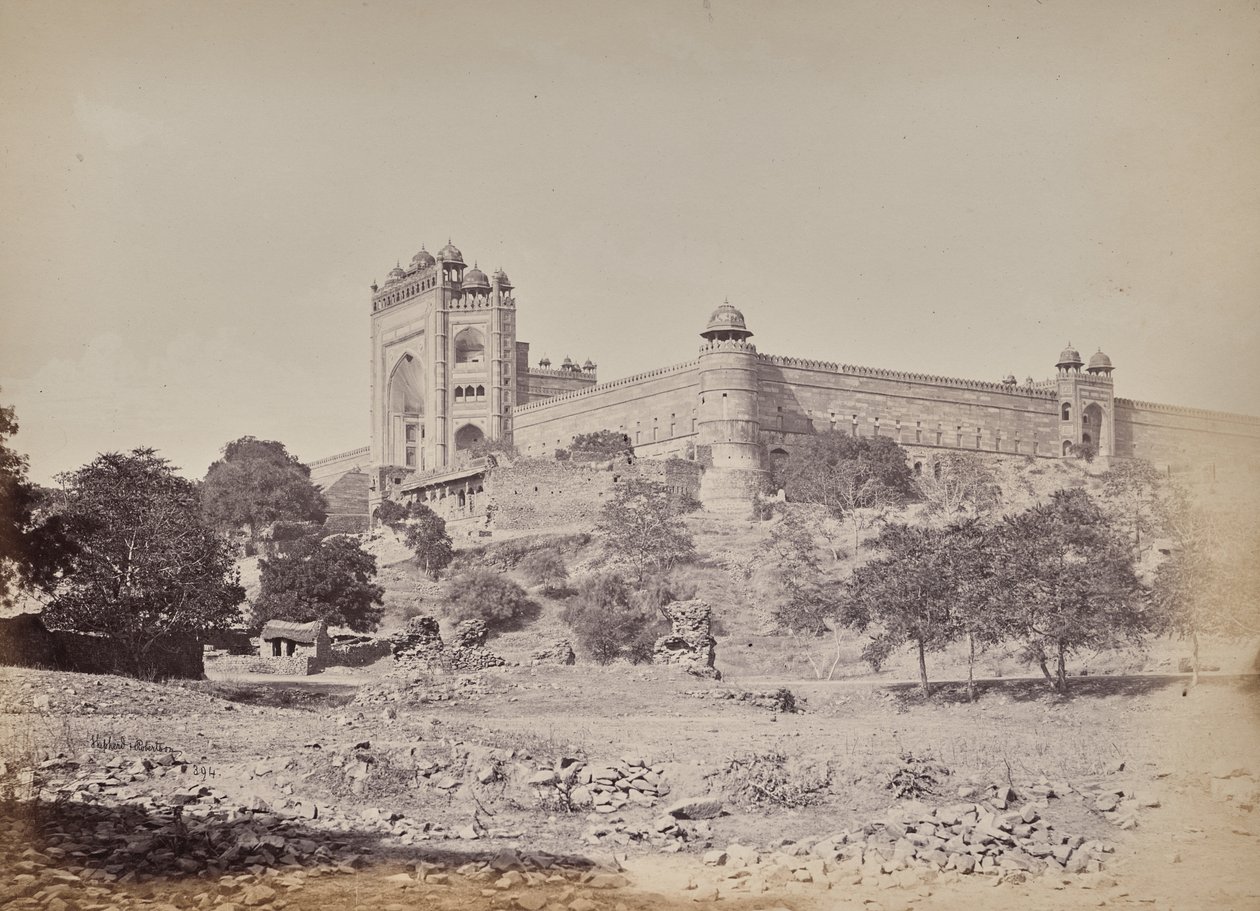 Fort van Fatehpur Sikri bij Agra. De residentie van keizer Akbar door Samuel Bourne