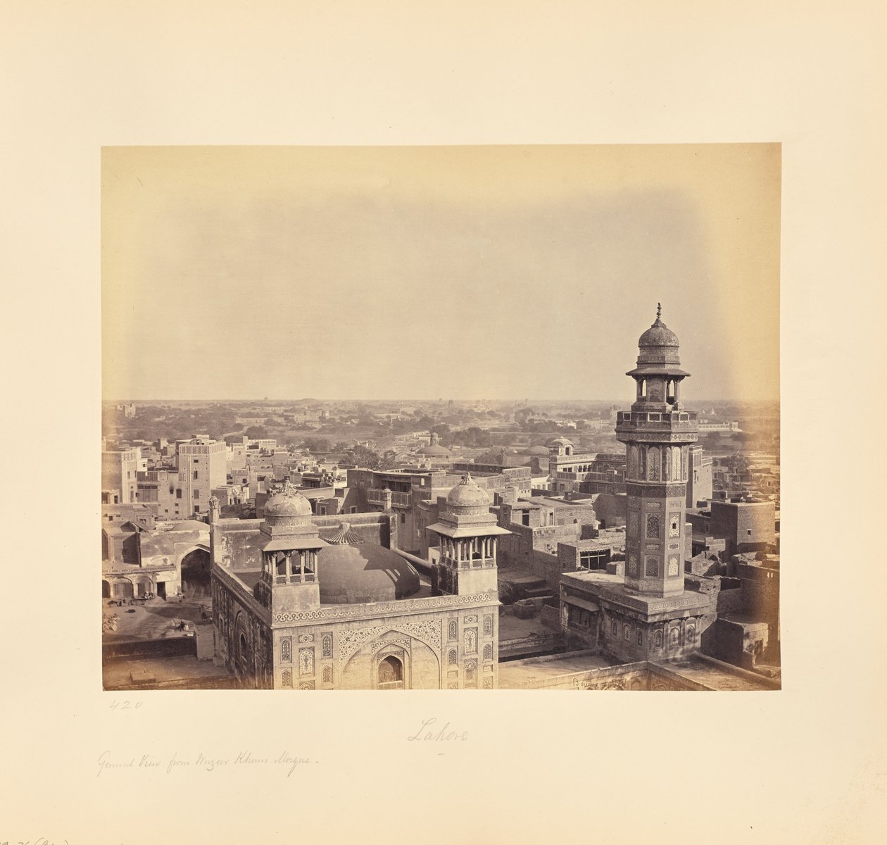 Lahore; vanuit de Wazir Khan-moskee door Samuel Bourne