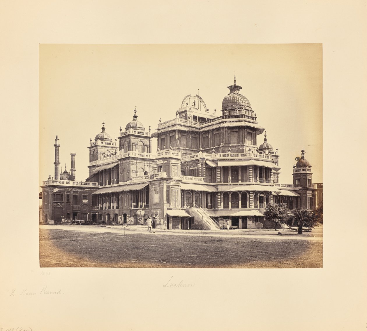 Lucknow; de Kaiser Pasund vanuit het zuidwesten [sic] door Samuel Bourne