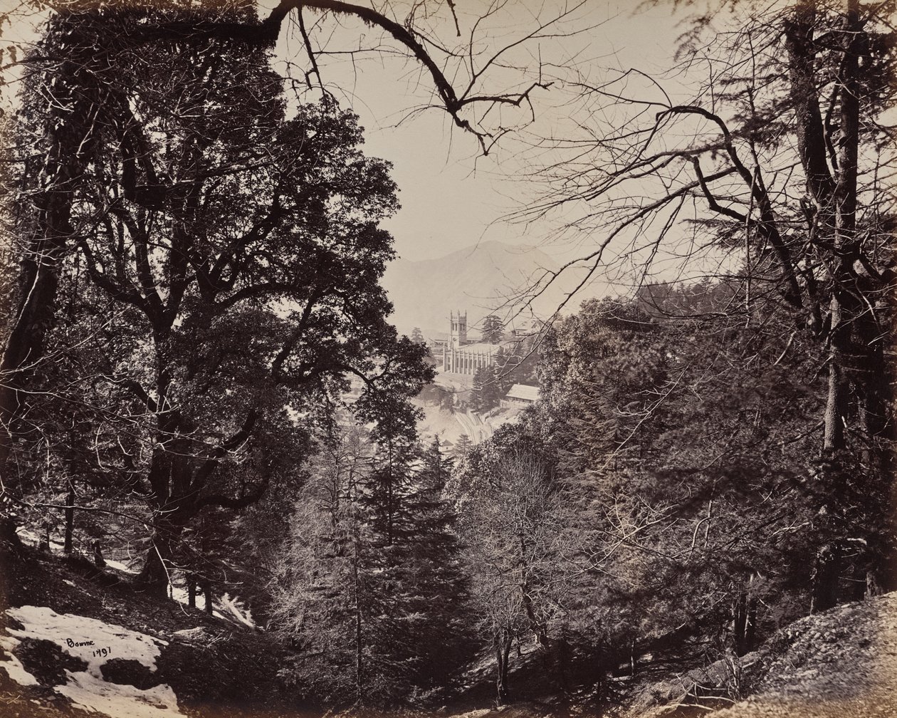 Shimla. De kerk door de bomen, vanuit Jakko door Samuel Bourne