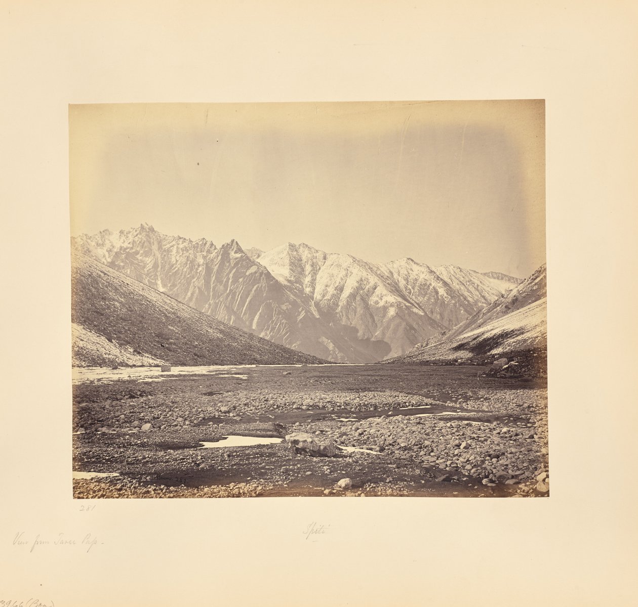 Uitzicht vanaf de Taree-pas, Spiti-gebergte door Samuel Bourne