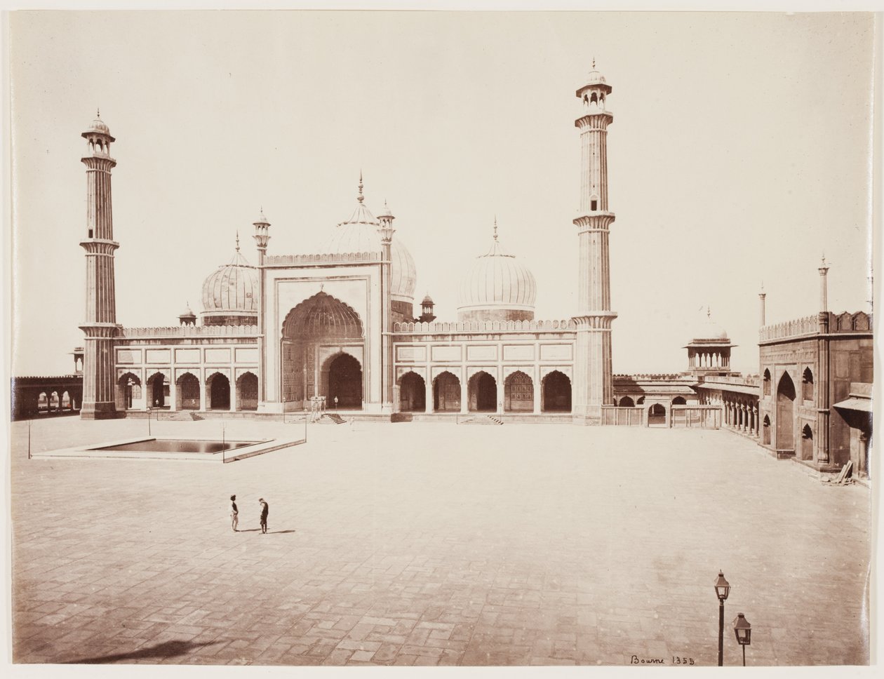 Uitzicht op een Moskee, c.1860 (albumine print van glasnegatief) door Samuel Bourne