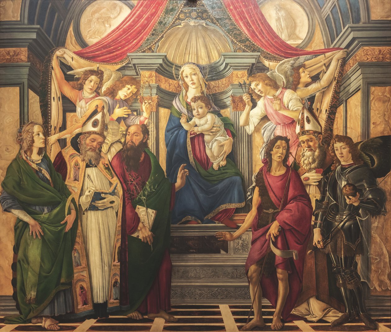 Altaarstuk, hoofdpaneel: tronende Madonna, vier engelen en heiligen door Sandro Botticelli