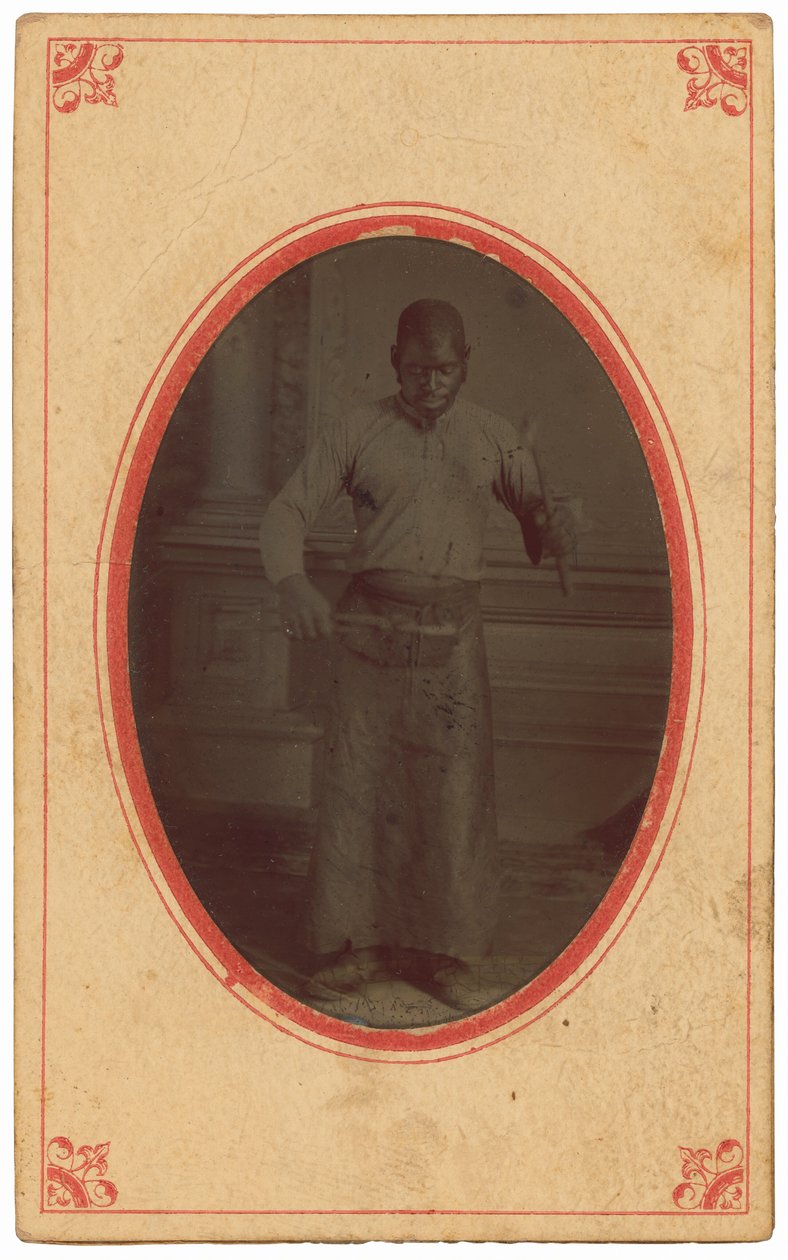Portret van een man die gereedschap vasthoudt,c. 1875 (foto) door Sarah Luse Larimer