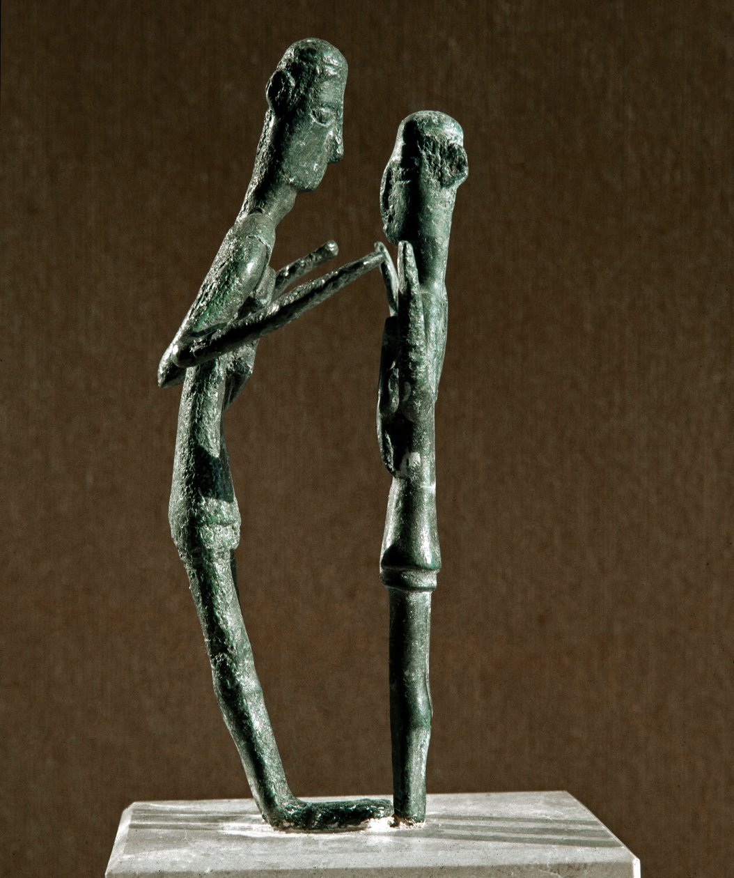 Nuragische cultuur: gebeeldhouwde groep bronzen worstelaars. 8e-7e eeuw v.Chr. Cagliari, Museo Nazionale Archeologico, Sardinië, Italië door Sardinia Nuragic Civilization