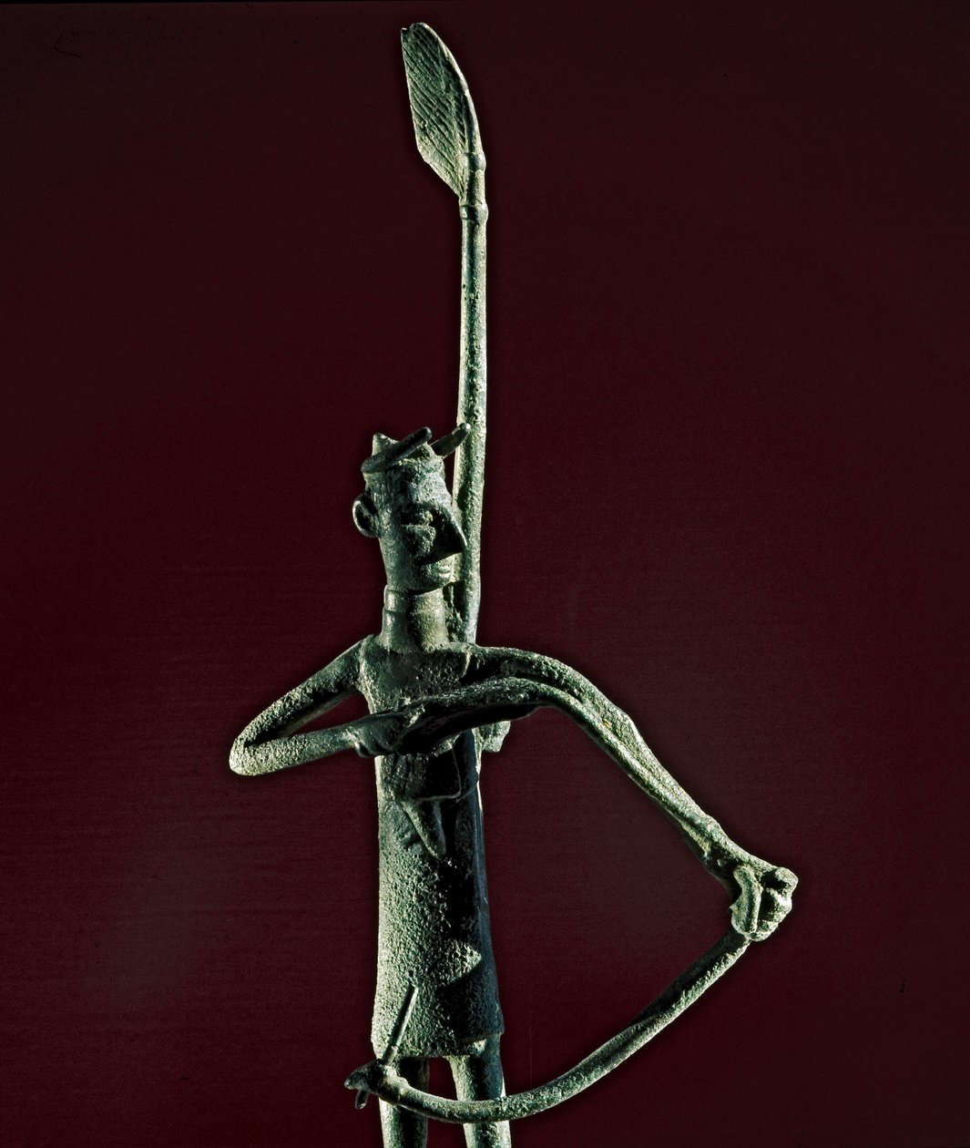Nuragische cultuur (nuraghi) Sardinië: beeldje van een krijger die een bronzen boog trekt. 8e-7e eeuw v.Chr. Cagliari, Museo Nazionale Archeologico, Sardinië, Italië door Sardinia Nuragic Civilization