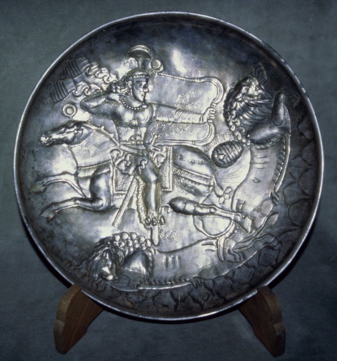 Schaal met Koning Ardashir II, uit Sari, Mazandaran door Sasanian School