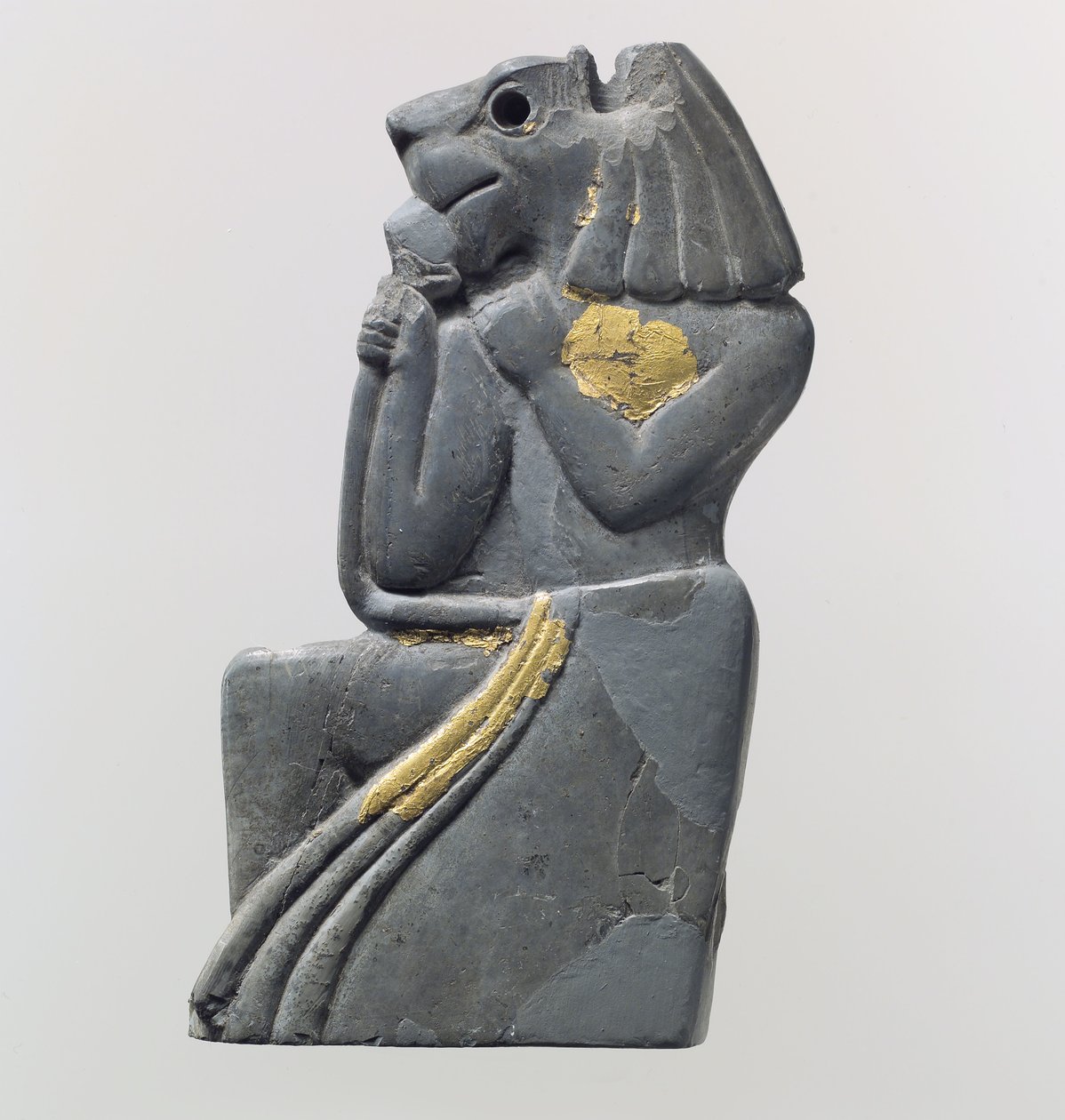 Plaquette fragment: knielende leeuwenkopfiguur, ca. 18e eeuw v.Chr. door School Anatolian