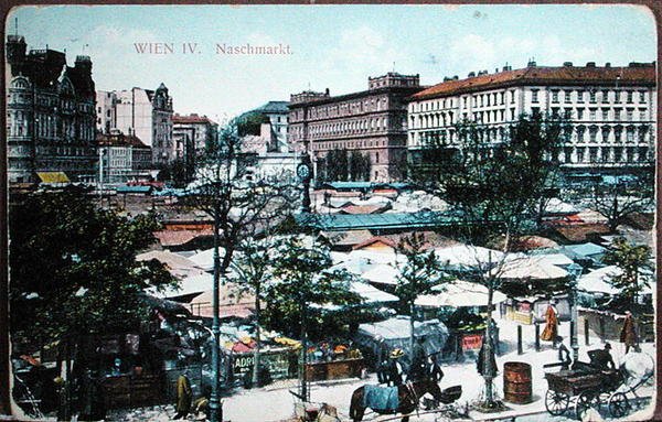 Ansichtkaart die de Naschmarkt (voedselmarkt) in Wenen afbeeldt, c.1915 door School Austrian
