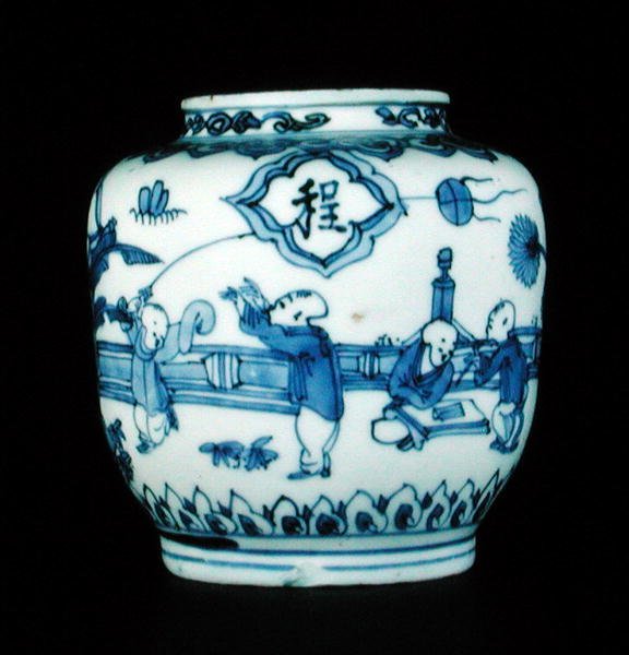 Blauw-witte pot met spelende jongens, Wanli door School Chinese