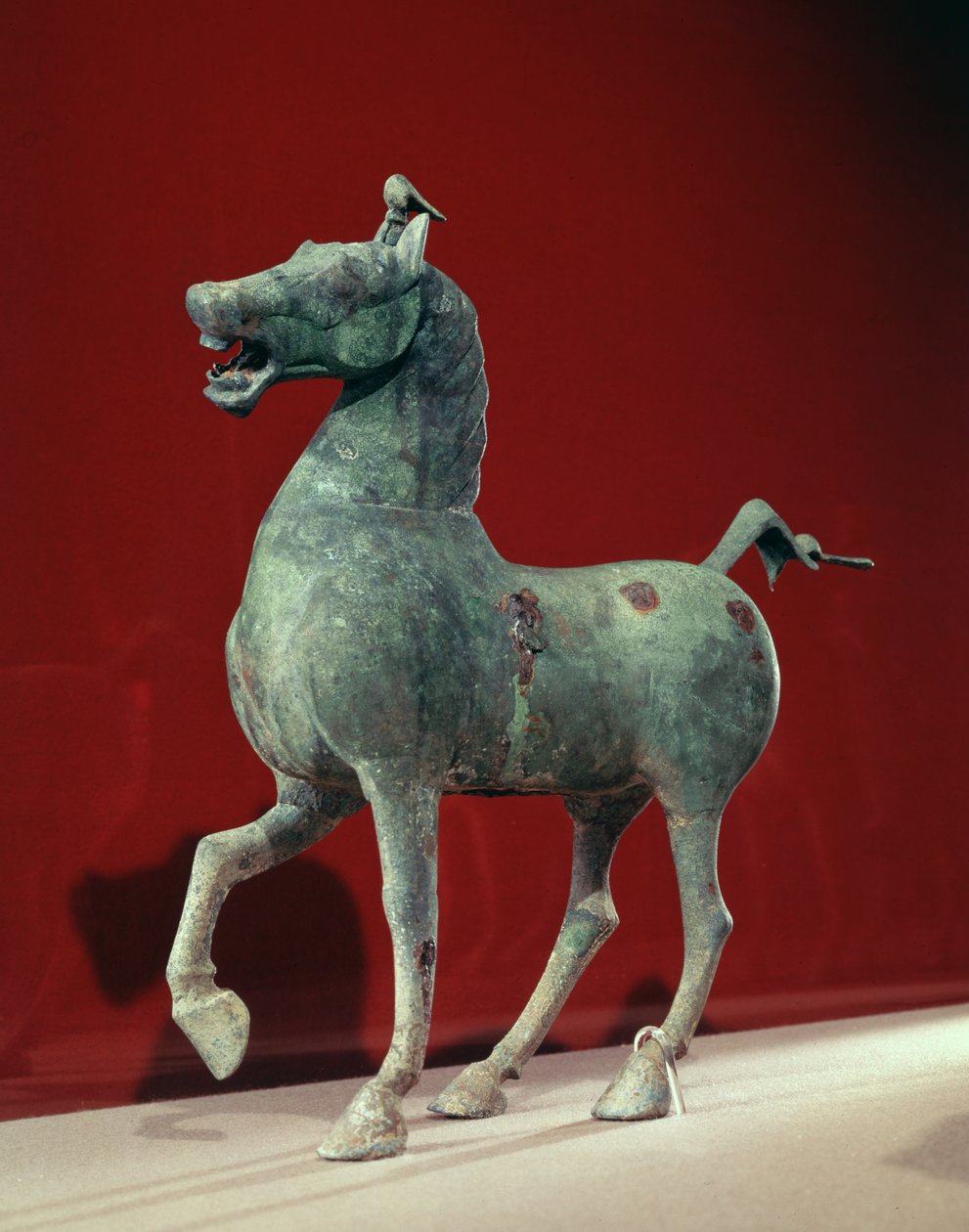 Paard, uit Wu-wei, Kansu, Oostelijke Han-dynastie (brons) door School Chinese