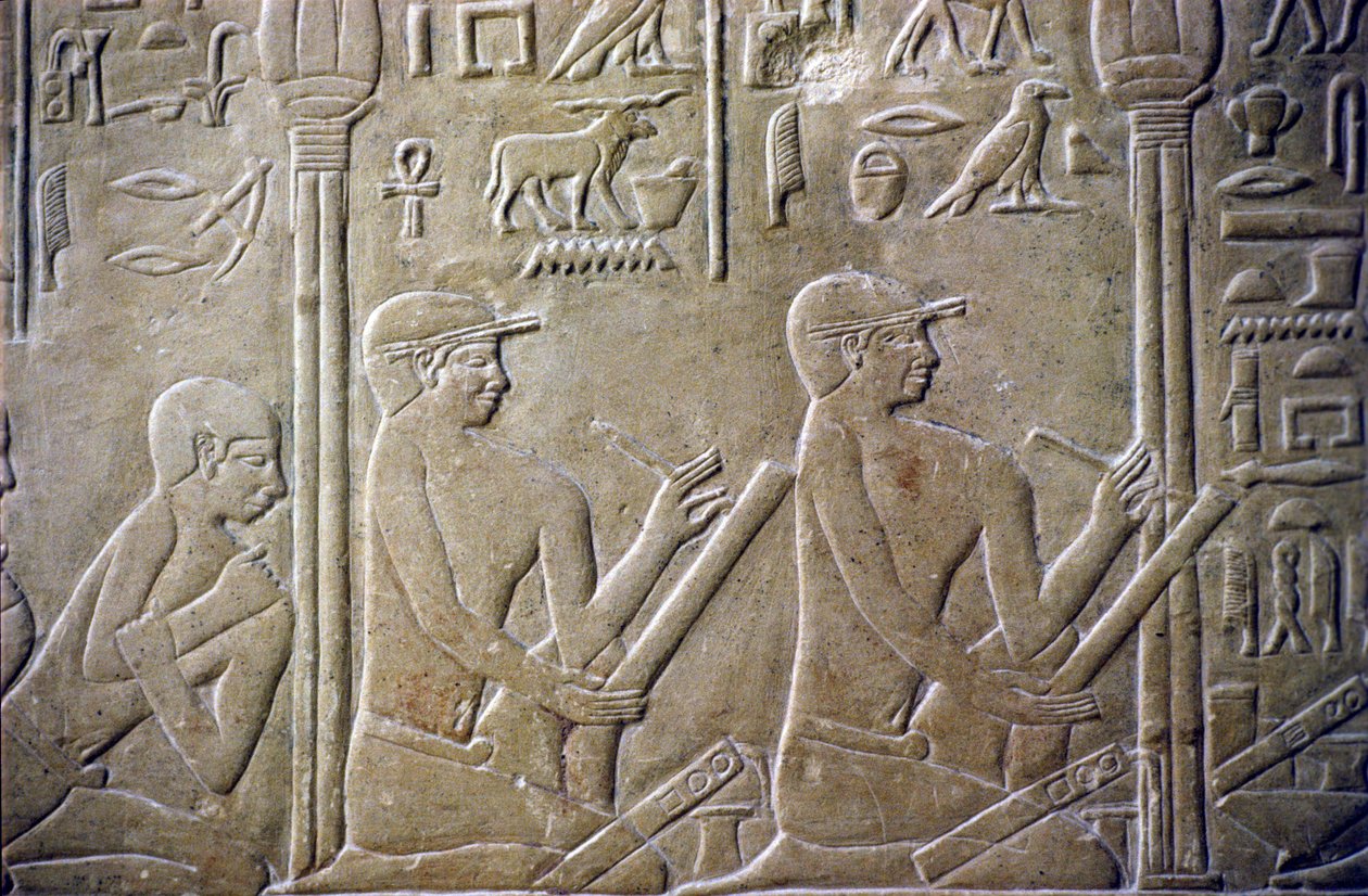 Oude Egypte, reliëf, Graf van Merereuka, Mastaba van Merereuka, 6e Dynastie, Saqqara, Dorpsoudsten gedwongen hun foutieve belastingaangiften toe te geven aan klerken door School Egyptian