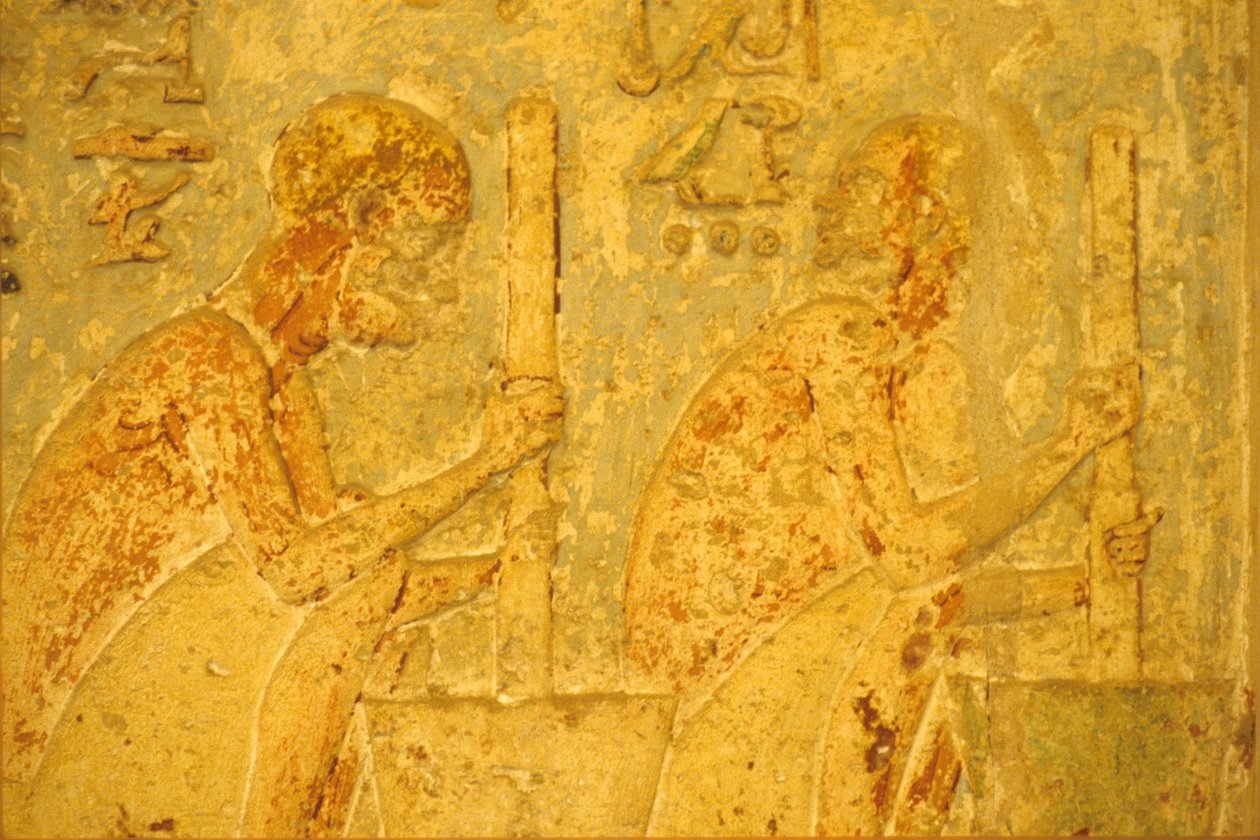 Oud Egypte, muurschildering, graf van Petosiris, Tuna el Gebel, 300 v.Chr., arbeiders met stamper en vijzel door School Egyptian
