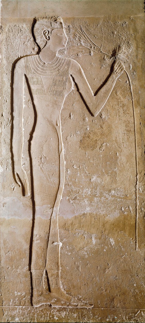 Egyptische oudheid: jonge vrouw met lotus bloem. Kalksteen. 5e dynastie, 2300 v.Chr. Dim. 145 cm Parijs, Louvre Museum door School Egyptian