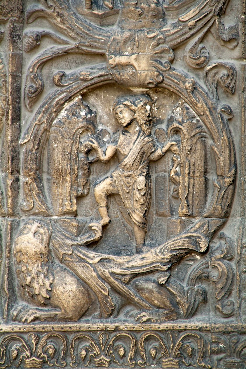 Gotische kunst: Piedroit van de rechterpoort van de westelijke gevel van de Basiliek van Saint Denis die het werk van de velden voorstelt: Januari. Saint-Denis, Frankrijk door School French