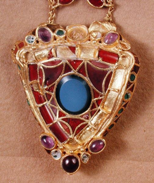 Broche met Indiase granaat en onyx, eind 4e eeuw door School German