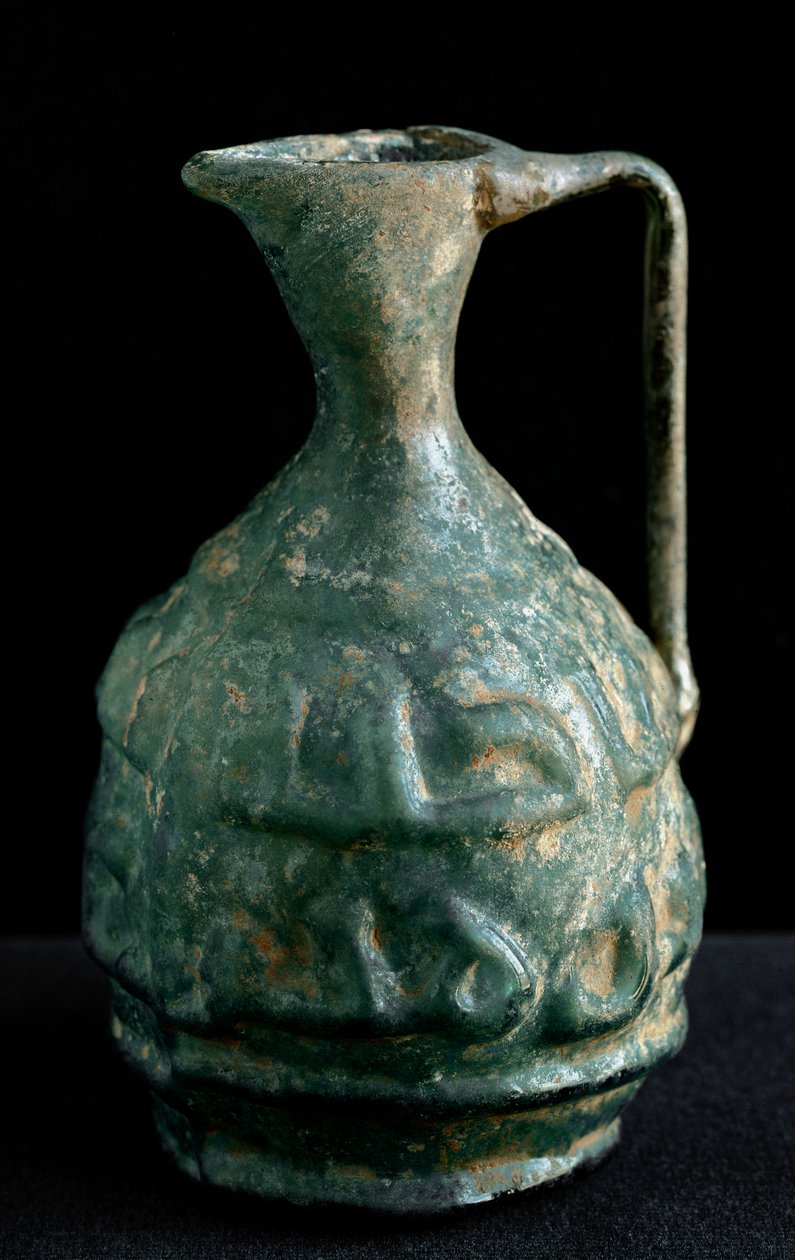 Kleine glazen amphora met inscripties. 9e-10e eeuw Uit Irak. Dim. 8,9 cm Parijs, Louvre Museum door School Iraqi