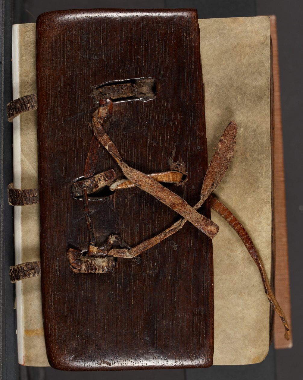 MS CCC 282 Corpus Iers Missaal Boekbinding, ca. 1120-30 door School Irish